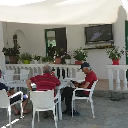 Garden Vila Penzion Golem (Tirana)